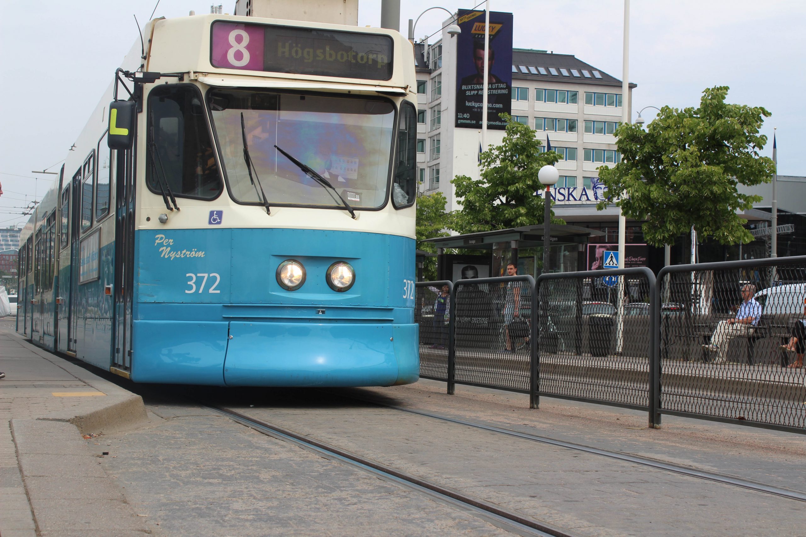 Mellan den 14 och 19 april går det inga spårvagnar mellan Axel Dahlströms torg och Opaltorget. Berörda linjer är 1,7 och 8. Ersättningsbusar sätts in på sträckan.