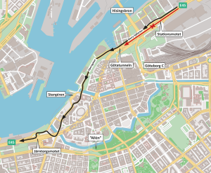 Karta som visar att Götatunneln och Gullbergstunneln stängs mot Järntorget och att trafiken leds om mellan Stationsmotet och Järntorgsmotet. Omledningsvägen är utmarkerad.