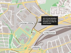 Karta som visar att trafiken från Lersåkersmotet mot Backaplan leds om via rondellen vid Norra Deltavägen.