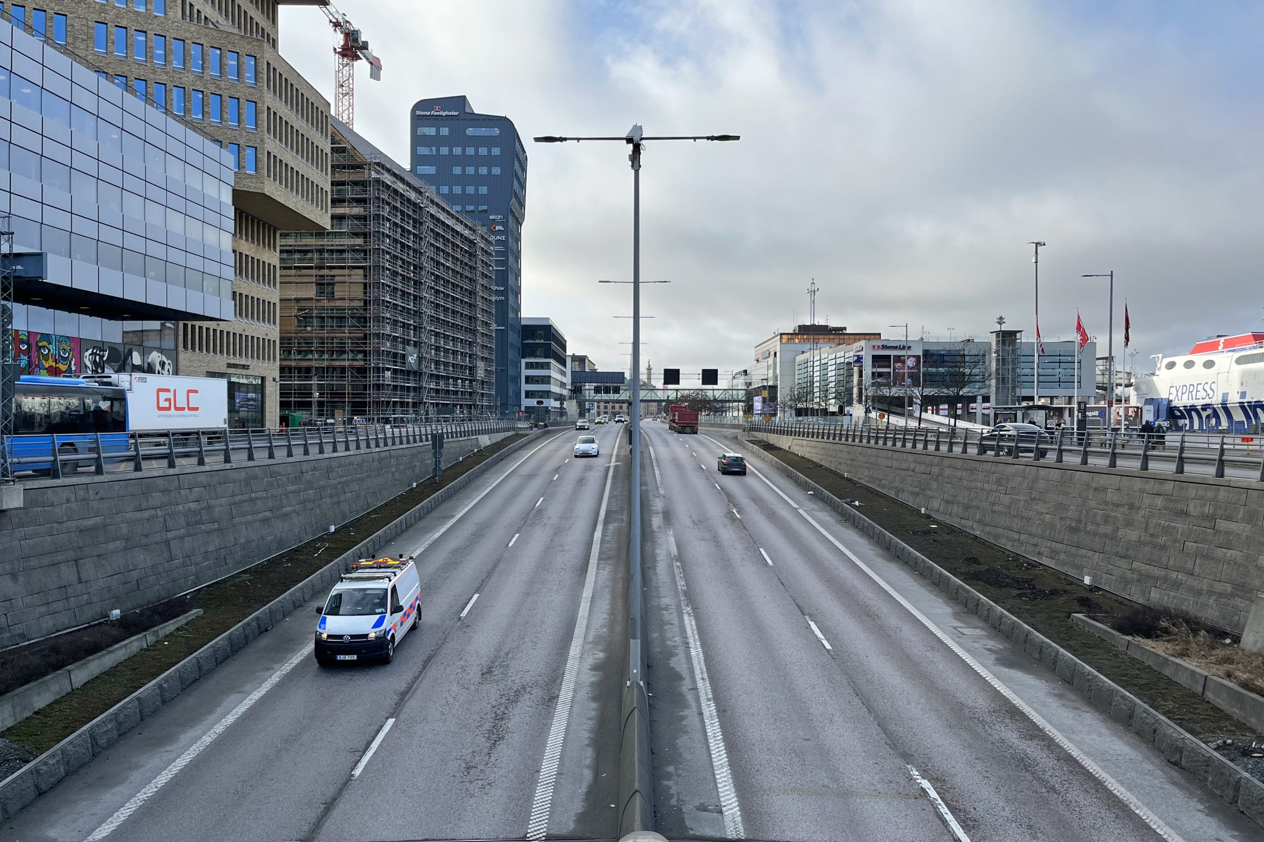 Trafiken från Götatunneln får köra vidare på Oscarsleden och vända i Fiskhamnsmotet. 