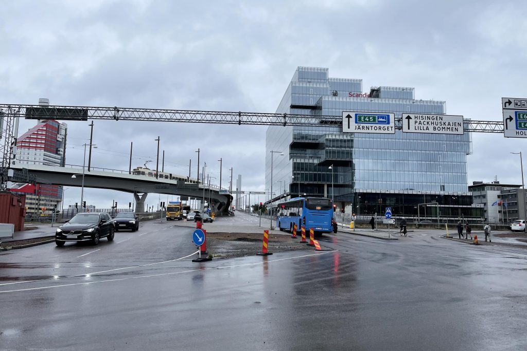 Trafik som kör vid Stadstjänarebron