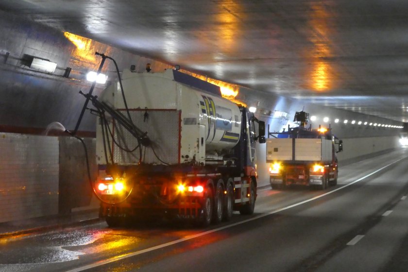 Tvättfordon i samband med tunneltvätt av Tingstadstunneln. / Foto: Trafikverket