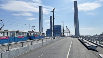 Gång- och cykelbanor på Hisingsbron stängs av