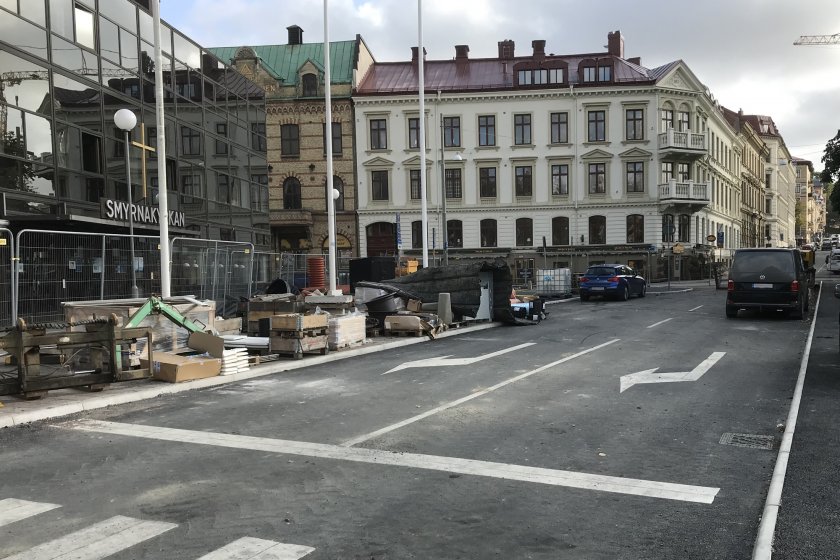Trafiken från Haga Kyrkogata kör ut på Parkgatan/