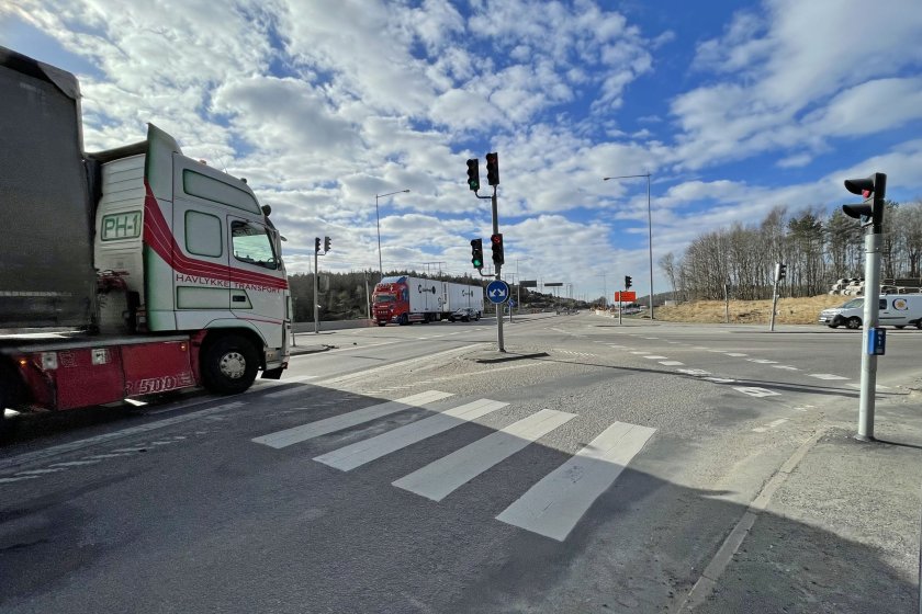Under helgen den 2-3 april utförs ett asfalteringsarbete på Hisingsleden i höjd med Volvo Torslanda. Fordonstrafik leds om runt arbetsområdet.