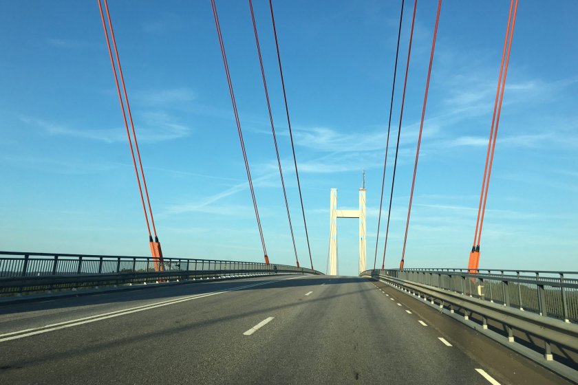 Under 2022 ska Tjörnbrons så kallade snedkablar bytas ut. Arbetet utförs på vardagar nattetid och kräver att fordonstrafiken stängs av över bron.